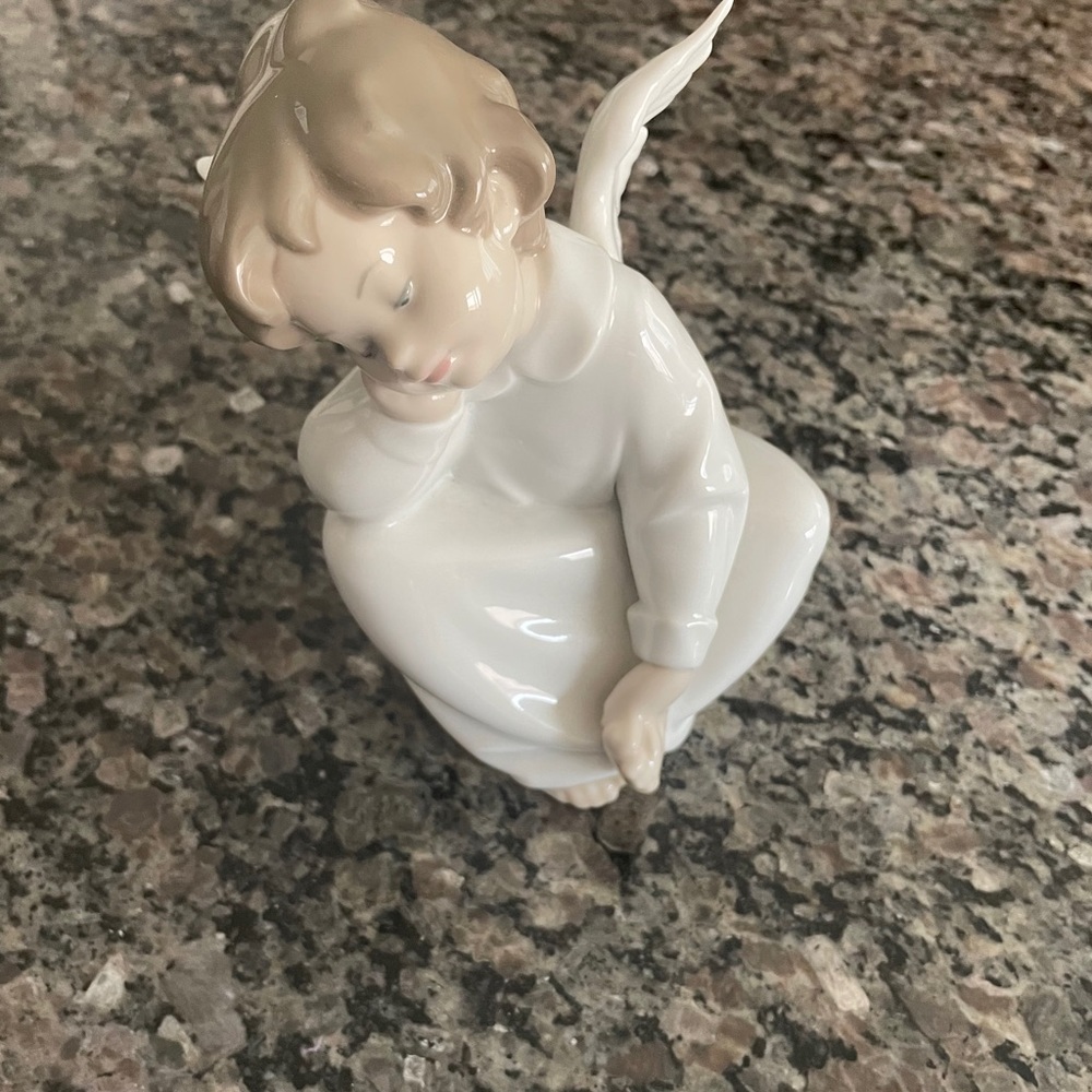 Lladro “Angel Dreaming” Figurine